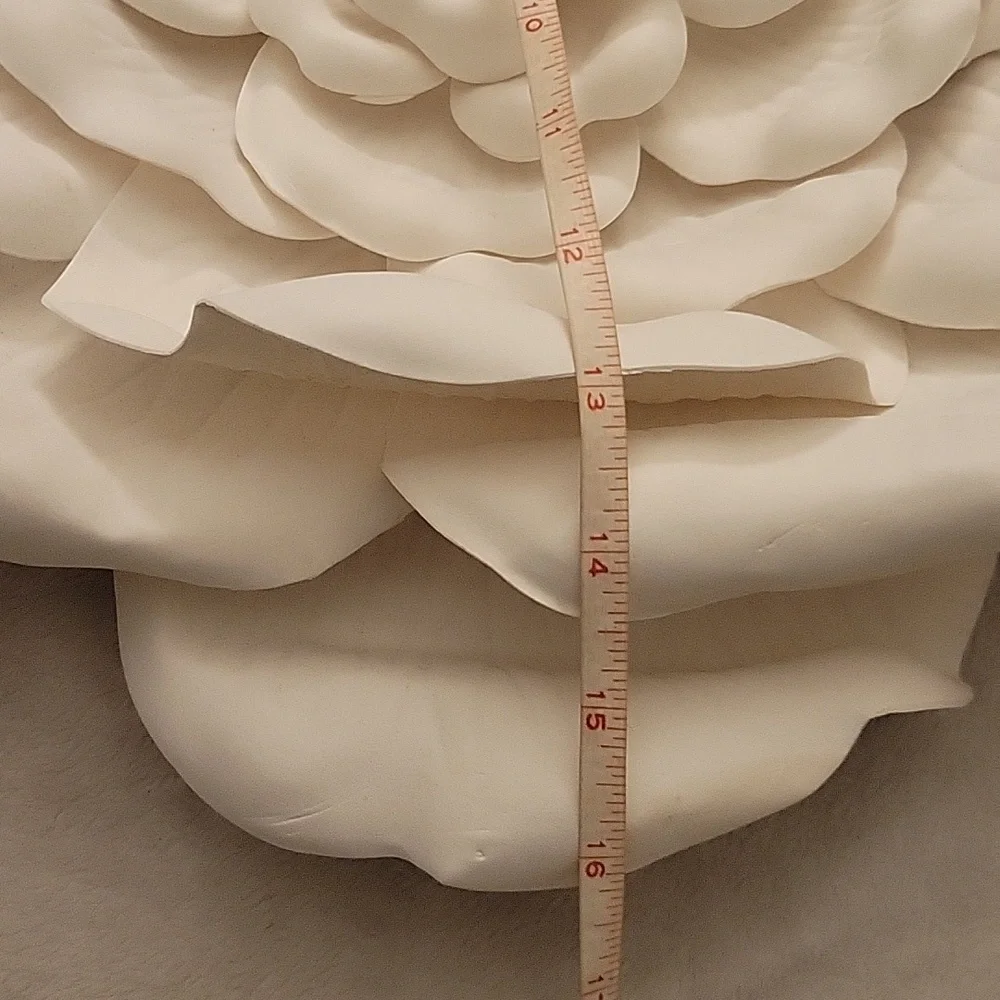 3 Fabric Hanging Flowers. 2 Are The Same Size - Picture 5 of 11